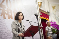 President Tsai stands on the left podium.